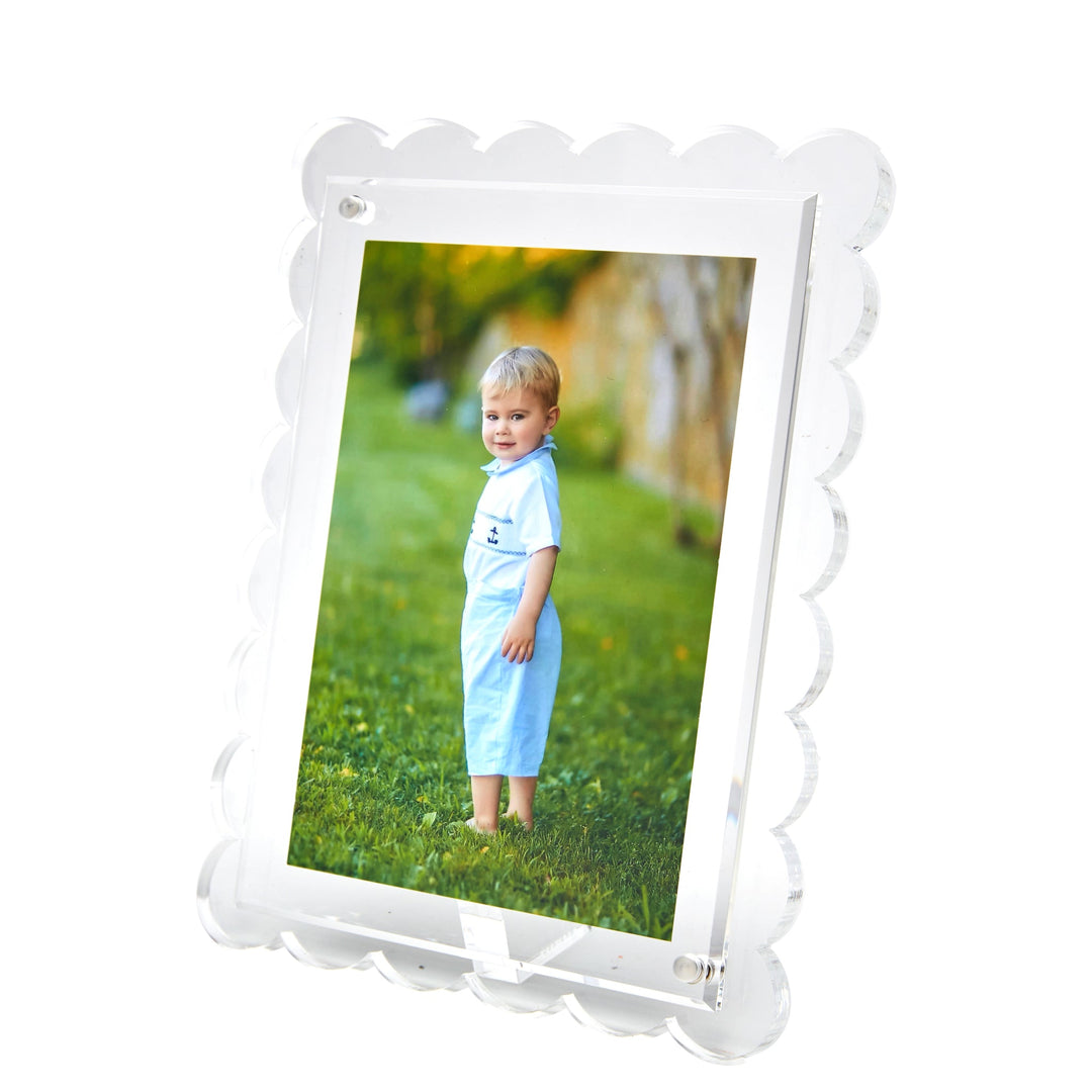 Scalloped Frame