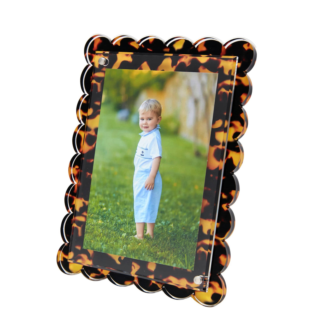 Scalloped Frame