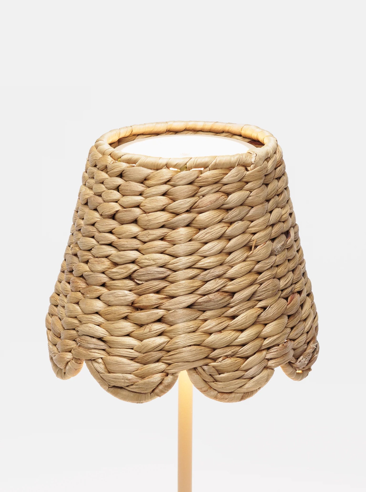 Zafferano America Scalloped Water Hyacinth Woven Lamp Shade - Thumbnail 2